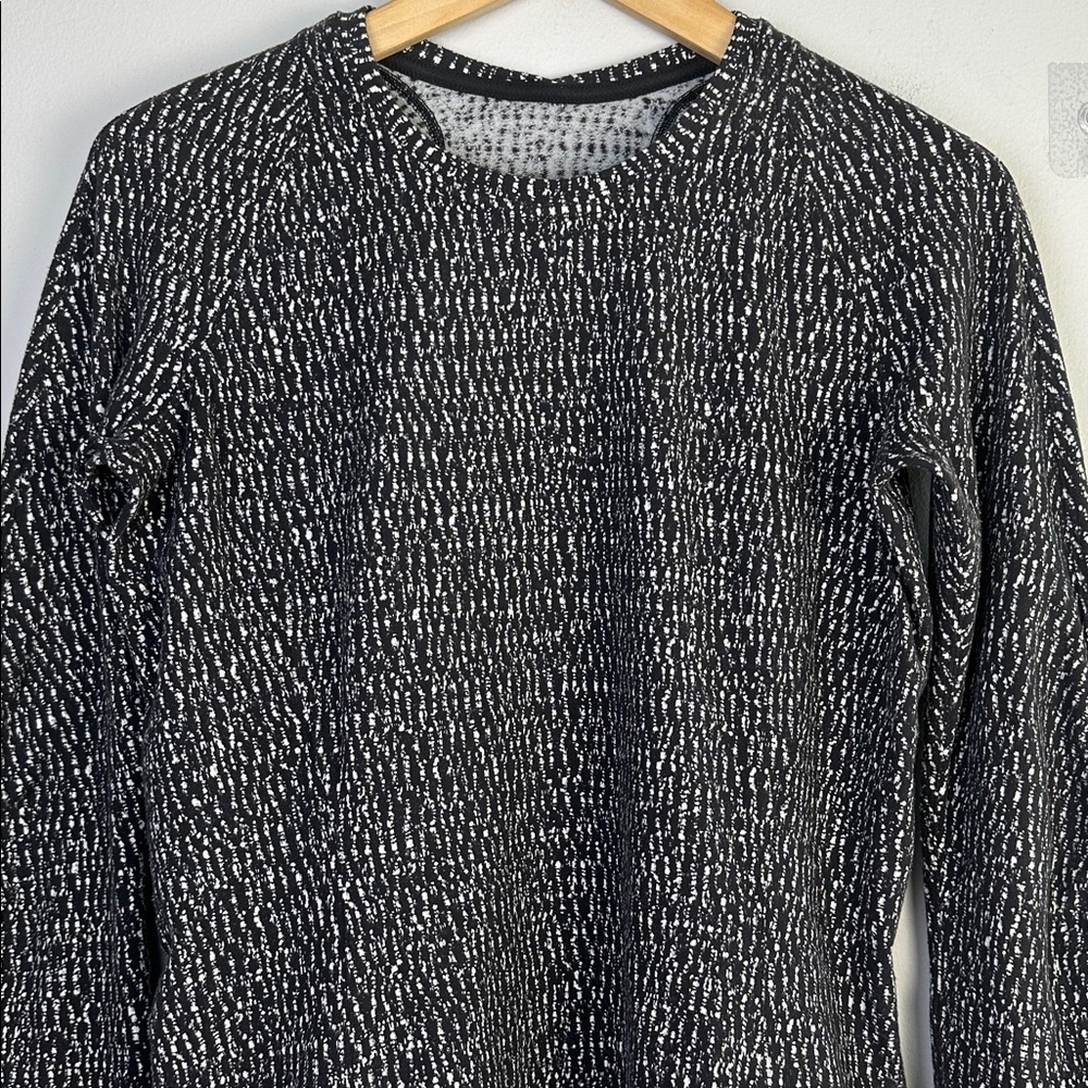 Lululemon Runderful Long Sleeve Shirt Thumbholes & Cuffins Size 10 Zipper Pocket - Picture 3 of 16